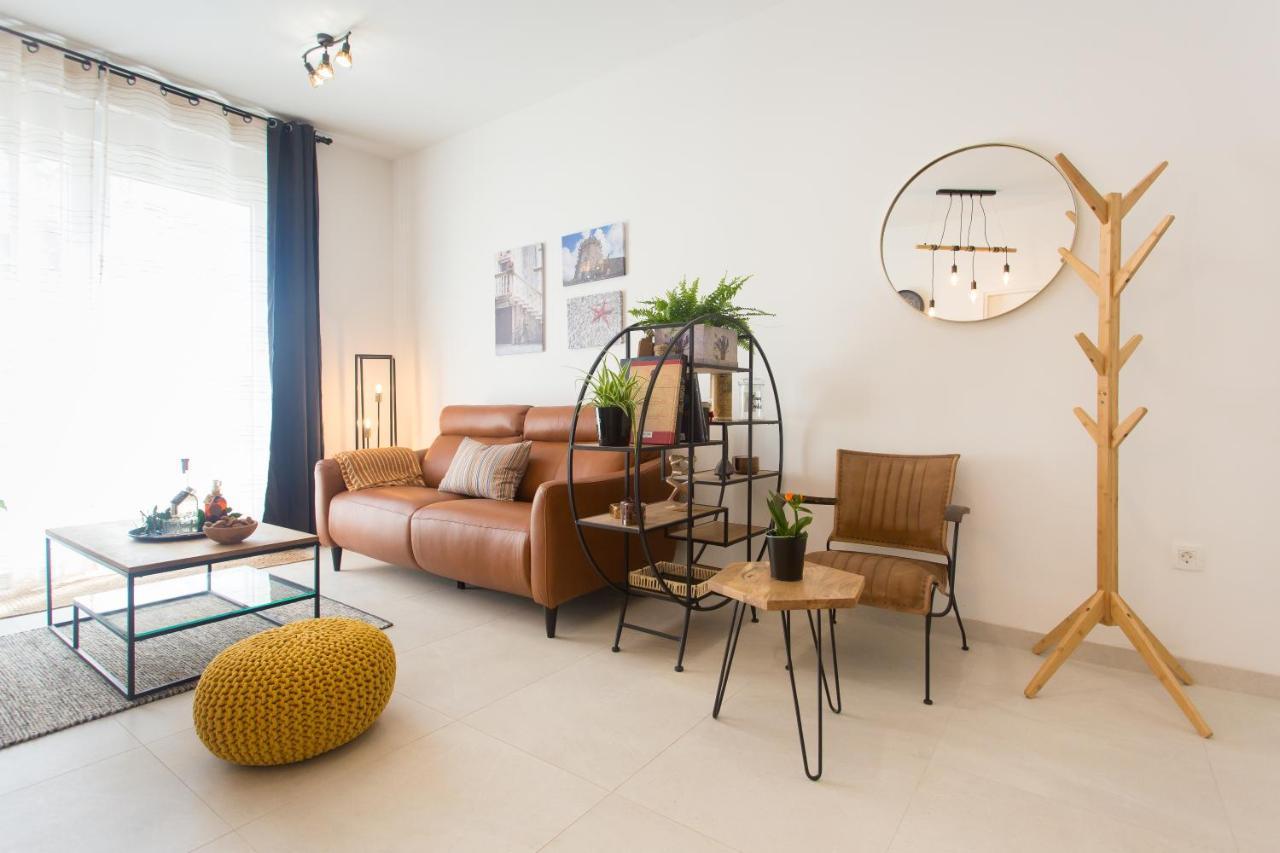 Domus Apartment