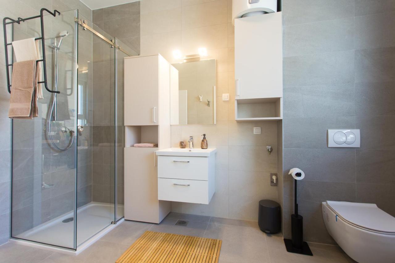 Domus Apartment *