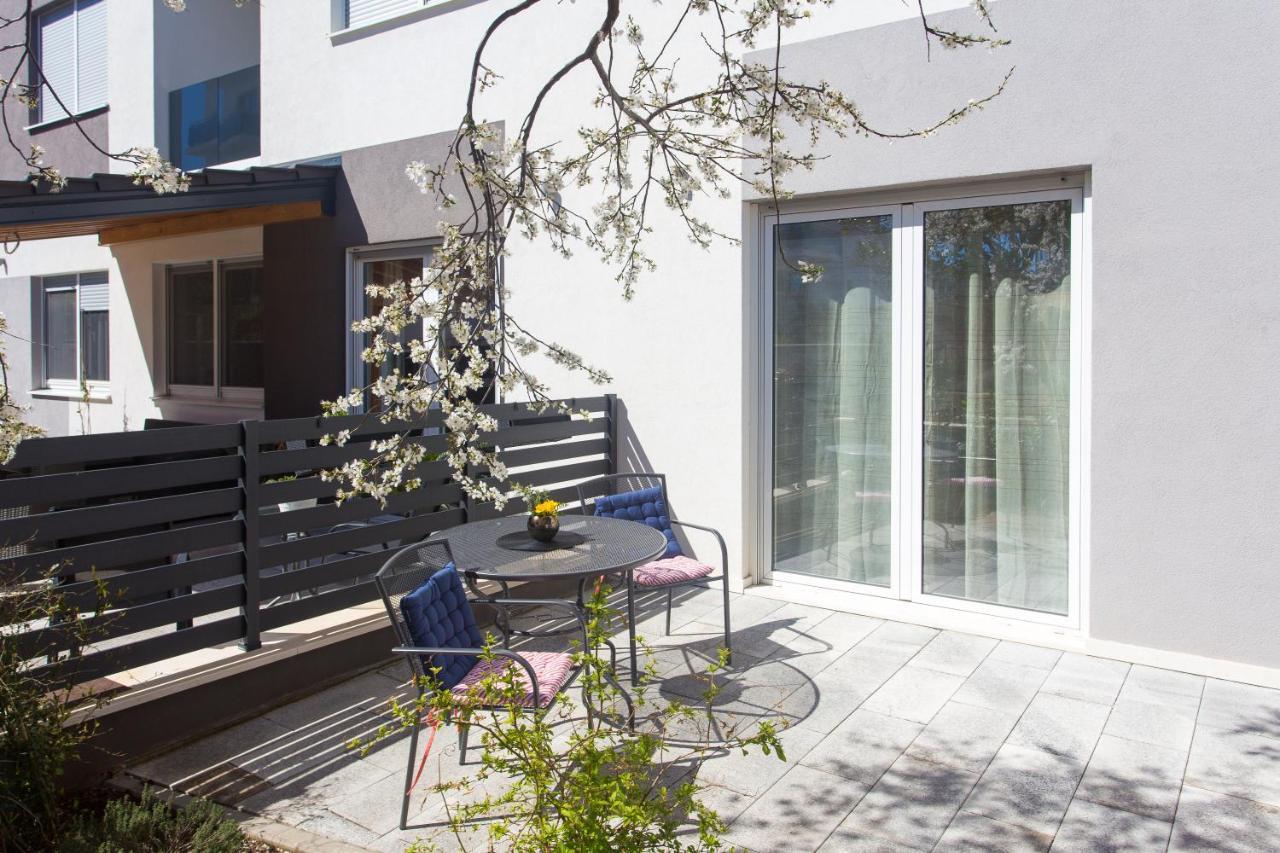 Domus Apartment